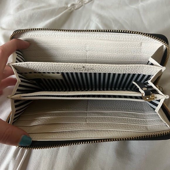 Large Kate Spade Zippy Wallet - Picture 9 of 11